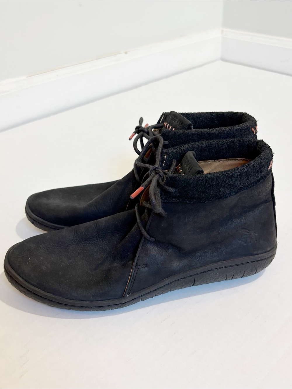Manitobah Modern Moc Chukka Men's Size 7 EU 39 Leather Lace Up Rubber Sole Black